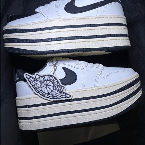 Jordan 1 Triple Stack - Picture 6 of 6